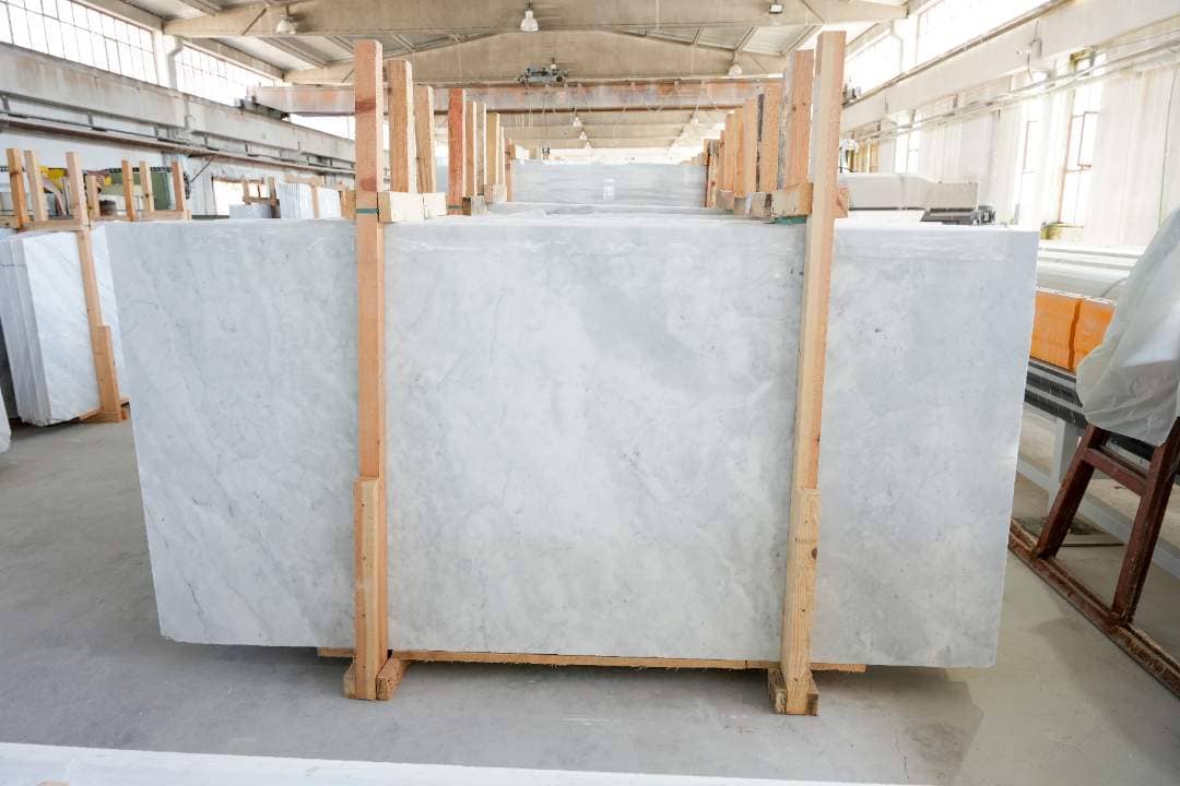 CARRARA MISTY Polished marble slab