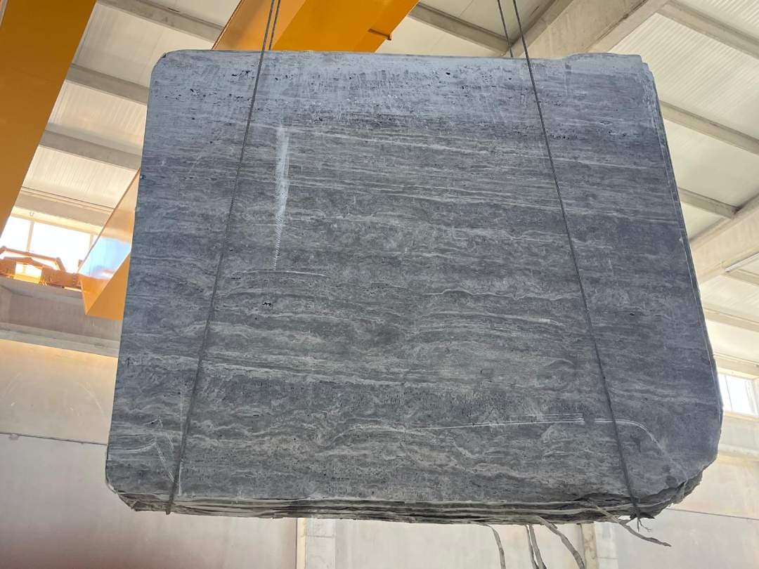 Silver Travertine Vein Cut - Photo 1