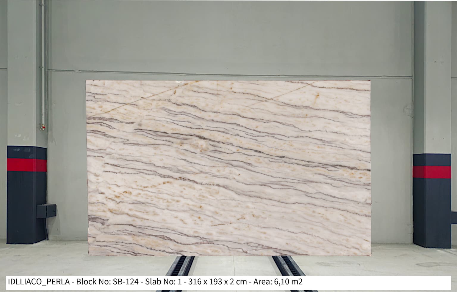 IDLLIACO PERLA Polished marble slab in Semi White